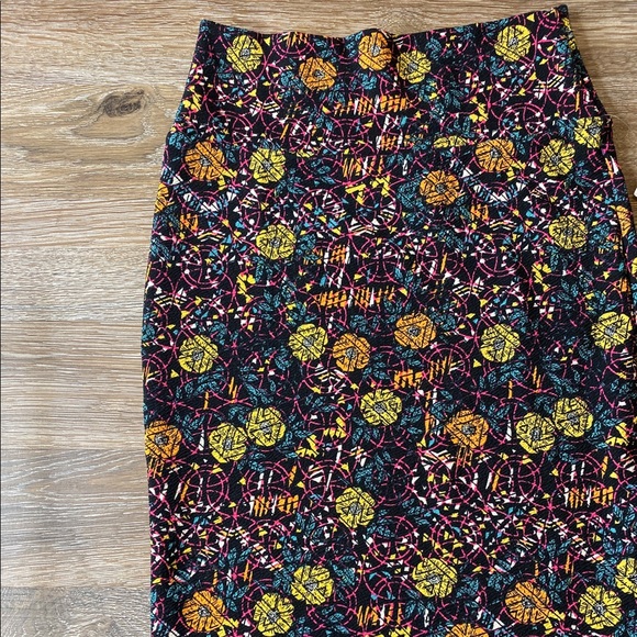 LuLaRoe Dresses & Skirts - LuLaRoe Cassie pencil skirt